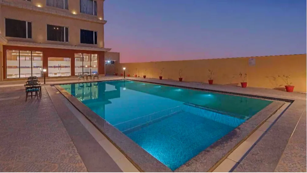 Swimming pool